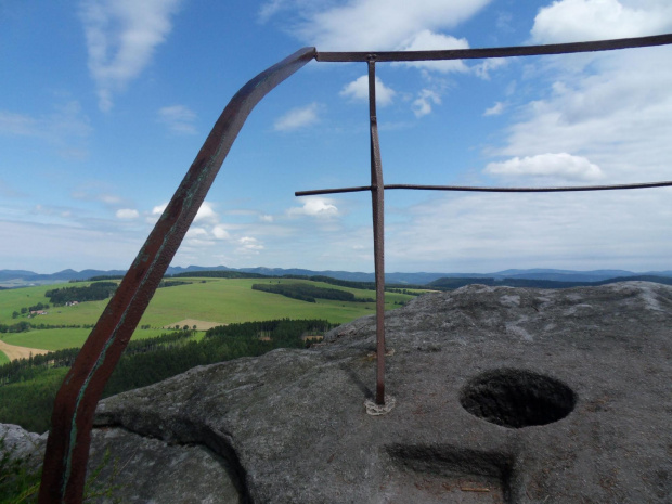Frydlandska vychlidka to punkt kulminacyjny górnego labiryntu Ostaśa i jednocześnie najładniejsze widoki :) #Czechy #góry #Ostaś #SkalneMiasta