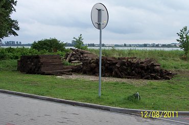 podkłady. Na pierwszym planie znak #Gryfice #Gryficka #Kolej #Lxd2 #Nadmorska #Niechorze #Pogorzelica #Remont #Rewitalizacja #Wąskotorowa