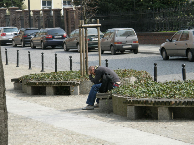 Zmartwiony poznański student