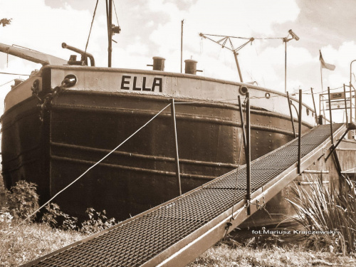 Bydgoska barka ELLA-miejsce spotkań bydgoskich motorowodniaków. #BarkaBydgoszcz #BydgoskiKlubMotorowodnyMors #BydgoskiWodniak