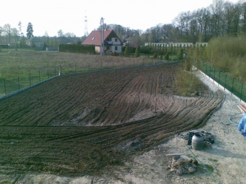 Kwiecien 2009 - ogród po orce