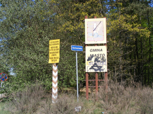 MILITARY AREA czyli "area" w Regnach . Przy drodze nr. 715 , przy wjeździe do lasu .