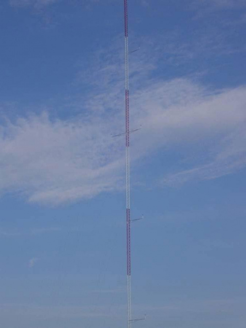 Maszt Pomiarowy o wys. 100 m do obliczania siły wiatru pod budowę farmy wiatrowej w Szczeglicach.