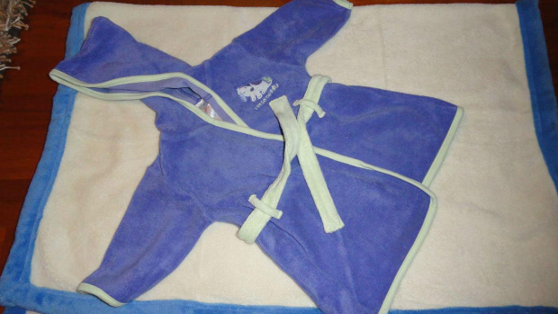 niebieski szlafrok 68 cm #adams #chłopiec #disney #next #niemowlę #ubranka #używane #zestaw