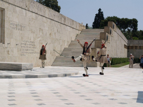 Ateny, zmiana warty przy grobie nieznanego żołnierza #Grecja
