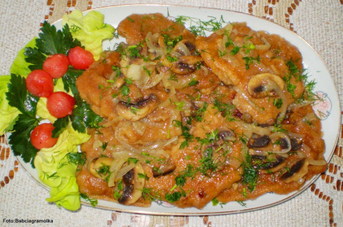 Kotlety schabowe duszone z pieczarkami i cebulą .
Przepisy do zdjęć zawartych w albumie można odszukać na forum GarKulinar .
Tu jest link
http://garkulinar.jun.pl/index.php
Zapraszam. #mięso #schab #pieczarki #cebula #obiad #kulinaria #jedzenie