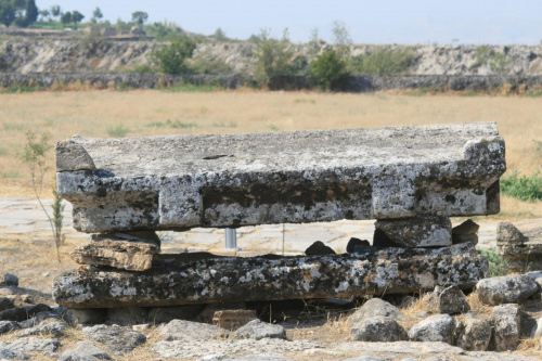 Hierapolis, Nekropola północna - chorzy tak licznie przybywający do leczniczych źródeł Pamukkale nie zawsze wracali do domów po odbytej kuracji... Jeden z największych cmentarzy Anatolii