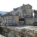 Hierapolis, Nekropola północna - chorzy tak licznie przybywający do leczniczych źródeł Pamukkale nie zawsze wracali do domów po odbytej kuracji... Jeden z największych cmentarzy Anatolii