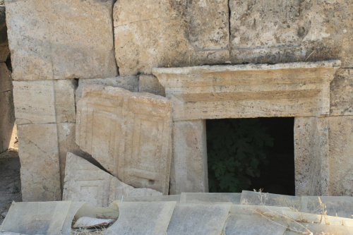 Hierapolis, Nekropola północna - chorzy tak licznie przybywający do leczniczych źródeł Pamukkale nie zawsze wracali do domów po odbytej kuracji... Jeden z największych cmentarzy Anatolii