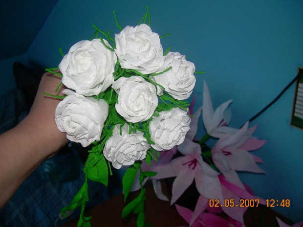 #KwiatyZBibuły #bibuła #krepina #dekoracje #hobby #KompozycjeKwiatowe #MojePrace #pomysły #Agnieszka #pasja #RobótkiRęczne #rękodzieło #moje #róże #RózeZKrepiny