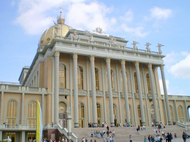 Fronton świątyni – widok od strony południowej .