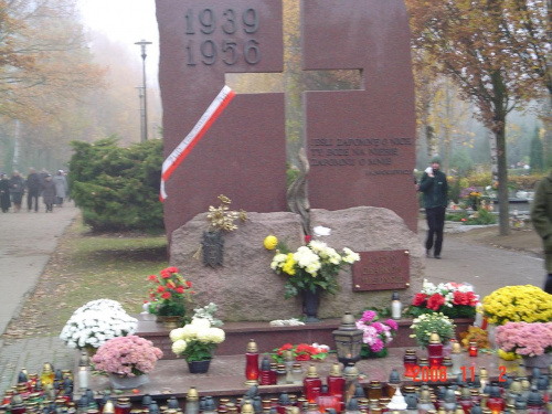 pomnik ofiarom Katynia