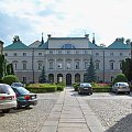 Pałac Paca-Radziwiłłów przy ulicy Miodowej, siedziba Ministerstwa Zdrowia. Często bywał w nim król Stanisław August Poniatowski, 3 listopada 1771 roku podczas powrotu z pałacu na Zamek został porwany przez konfederatów barskich. #wakacje