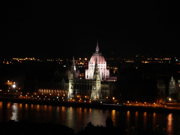 Parlament w Budapeszcie #Parlament #Noc #Węgry