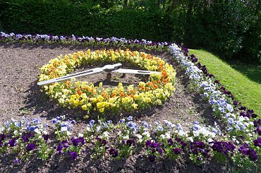 Czas pięknie odmierzany ;) #Czechy #kwiaty #rzeżby #zegar