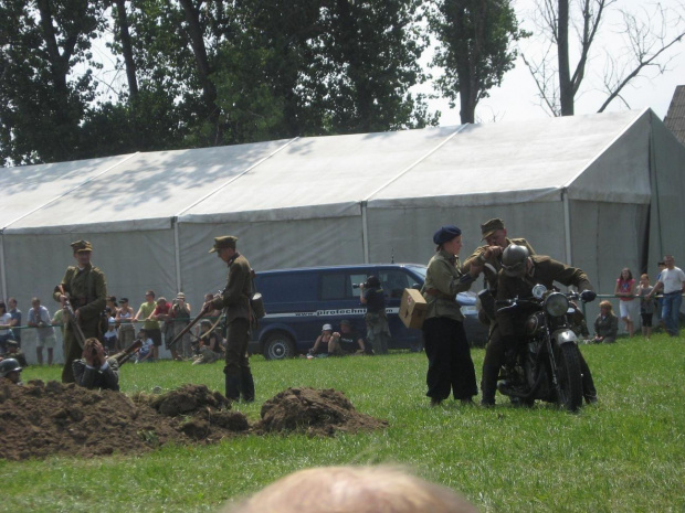 Podrzecze 17-19 VII, ZLOT GRUP REKONSTRUKCJI HISTORYCZNEJ I HISTORYCZNYCH POJAZDÓW WOJSKOWYCH