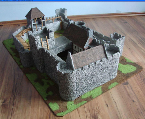 Zdjęcie przedstawia makietę wykonaną przeze mnie, wg mojego projektu. Jest to makieta zamku średniowiecznego, przeznaczonego dla gry bitewnej Władca Pierścieni. Zachęcam do oglądania moich pozostałych zdjęć. #LordOfTheRings #lotr #makieta