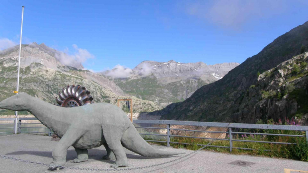 Podobizna niegdysiejszego mieszkańca Tarasów Dinozaurów nad górnym jeziorem Emosson