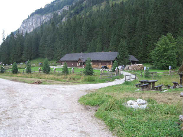 Leśniczówka TANAP-U u stóp Czerwonej Skałki, ale bez bałaganu #Góry #Tatry