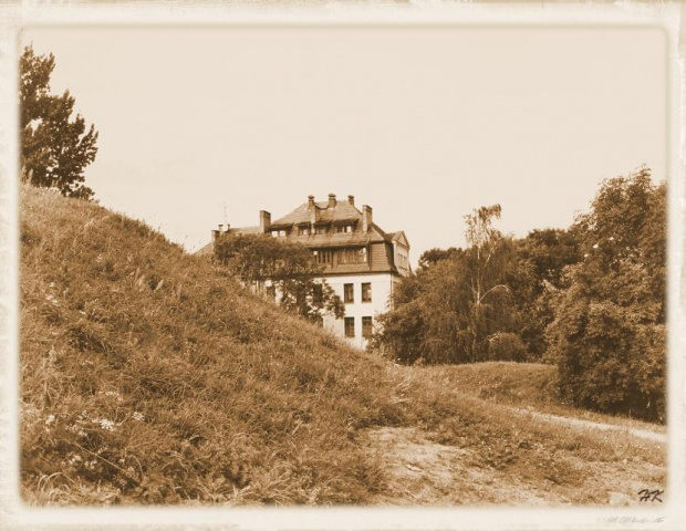 Gdańsk-Dolne Miasto, cudne miejsca, gdzie turyści nie zaglądają #Gdańsk #miasto #sepia #zabytki