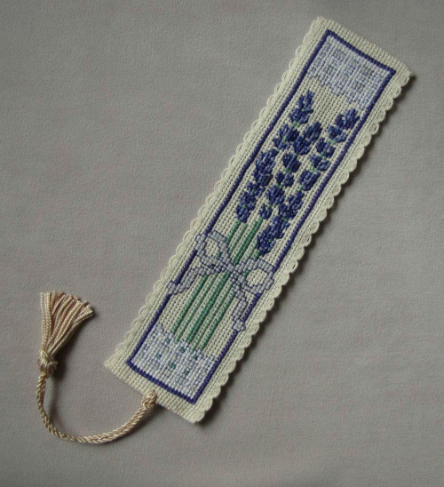 Zakładka do książki z kolekcji textile heritage wykonana haftem krzyżykowym. #HaftKrzyżykowy #rękodzieło #ZakładkaDoKsiążki