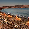 Pierwsze promienie słońca.---Położenie plaży w spokojnej, niewielkiej miejscowości Tavronitis, 18 km od Chani z pięknym widokiem na pasmo gór białych.