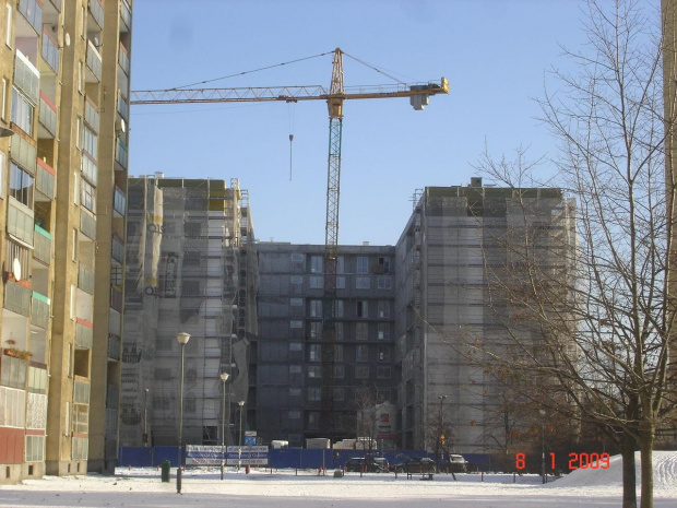 W jakim tempie teraz powstaje apartamentowiec w Warszawie.