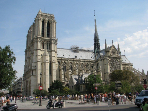Notre Dame bez Joli.