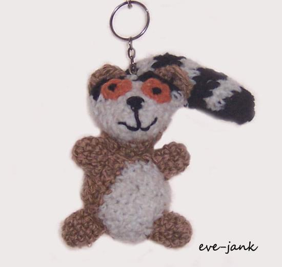 Lemur Wojtuś. Breloczek zrobiony na szydełku.Wysokośc 11 cm