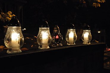 #WszystkichŚwiętych #Cmentarz #Noc #Groby