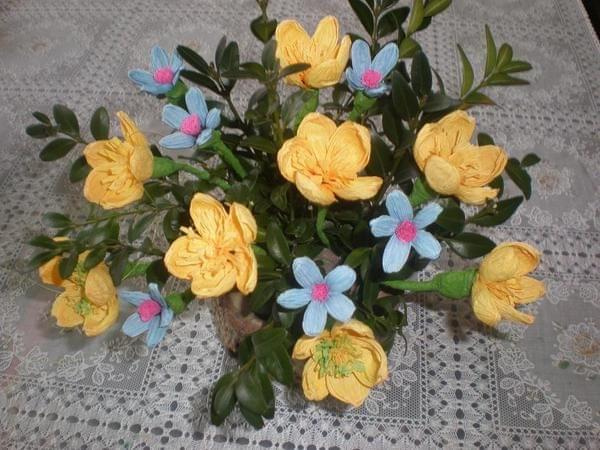 wiosenne kwiaty z bibuły