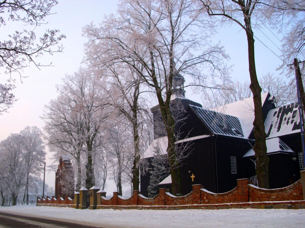 Kościół św. Piotra i Pawła w Kowalewie Opactwie #kosciol #KowalewoOpactwo #zima #foto #benq #DCC1030Eco #dzwonnica #swi #pejzaz