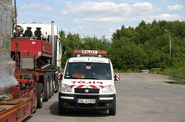 Transformator na parkingu #pilot #PilotażGabaryt #schwertransport #schwerlast #sondertransport