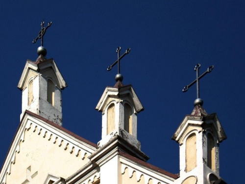 Trzy krzyże.Biała Rawska Kościół św. Wojciecha