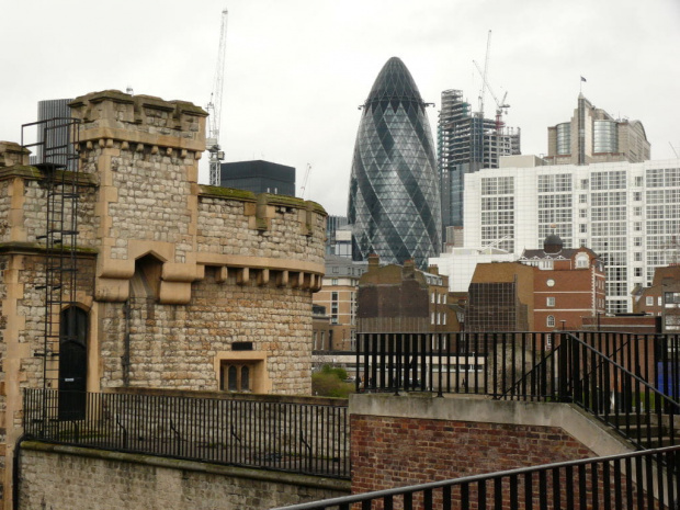Widok z jednej wież Tower of London #Londyn