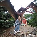 Kasia i Justynka czują się bezpiecznie pod skrzydłami ... #ChataZPiernika #ChatkaZPiernika #DomNaKurzejNodze #Pinokio #Czarownica #BabaJaga #Rzepka #Dinozaury #Dinozaur #Bajka #Bajki #BajkowaKraina #PodŻaglami #Rybnik #ParkJurajski #DinoPark