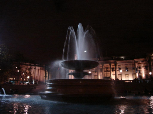 Trafalgar Square noca... #fontanna #Noc