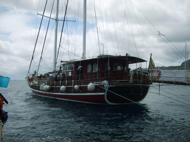 żaglowiec na Stromboli