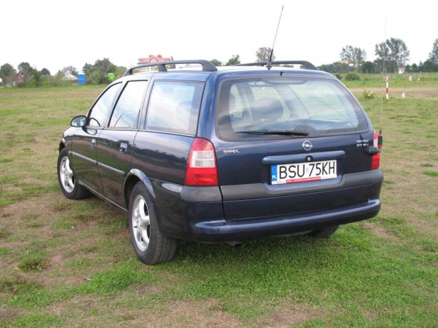 VIKI B KOMBI 1998 DTI 101 KM