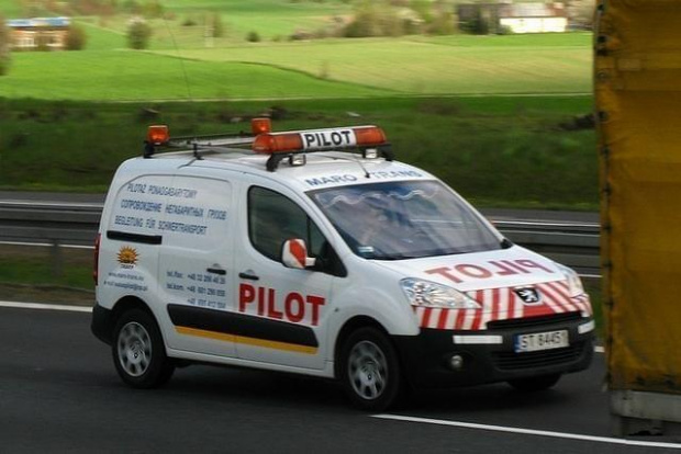 Aktualna flota Pilotażowa Peugeot Patrner 2009 #pilot #PilotażGabaryt #schwertransport #schwerlast #sondertransport