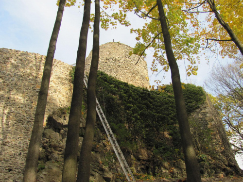 Wleński Gródek,wieża zamkowa..tu na tym zamku w 1296 roku wedle legendy książę legnicki Bolesław II,Rogatką przezwany,ze względu na rogatą i kłótliwą duszę przetrzymywał porwanego z Sobótki biskupa wrocławskiego Tomasza I.. #Wleń