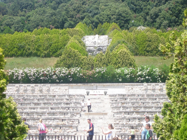 POLSKI CMENTARZ MONTE CASINO WE WŁOSZECH