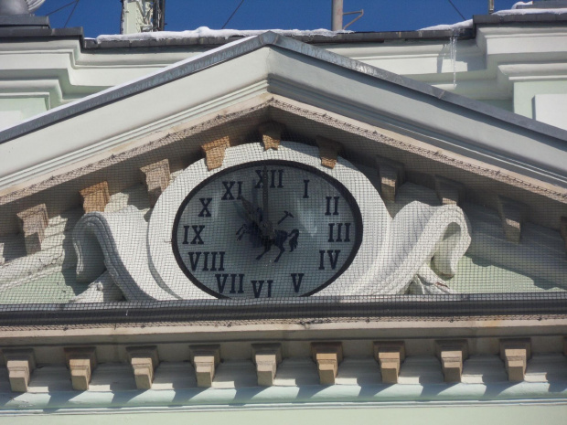 Zegar z herbem w budynku kowarskiego ratusza #ratusz #kowary