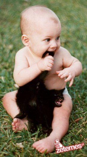 #kot #kiciuś #ogon #niemowlak #dziecko #zabawa