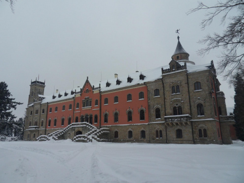 Zamek Sychrov,jeden z nielicznych w Czechach otwarty zimą od strony parku.. #Czechy #Sychrov #zima #CzeskiRaj #zamek