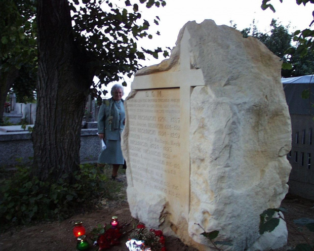 Cmentarz Gory Wysokie- pomnik Rodziny Nasławskich