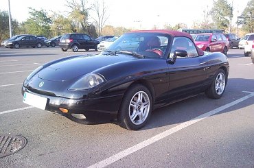 Moja Włoska Czarnulka z gorącym wnętrzem!
(foto by leaf, Samsung Omnia) #Barchetta #Fiat #Milano #leaf