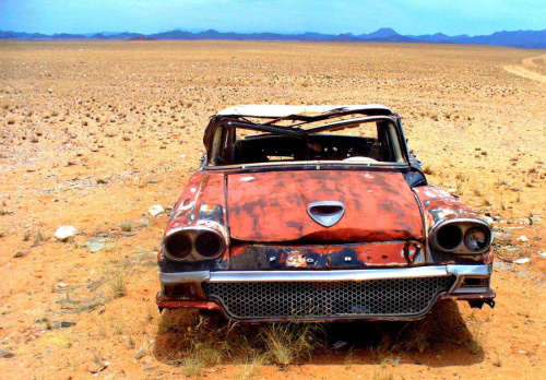 Wszystko ma swoj kres...ten Ford dojechal az na pustynie w Angoli aby tam zostac na zawsze emerytem...