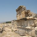 Pamukkale czyli wapienne tarasy i Heirapolis uzdrowisko rzymskie z początku naszej ery. Na mnie więkse wrażenie zrobiły ruiny miasta po których można swobodnie chodzić.