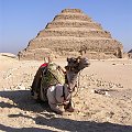 Piramida schodkowa Dżosera (Dżesera) w Sakkarze koło Memfis #Egipt #egzotyczne #piramida #wielbłąd